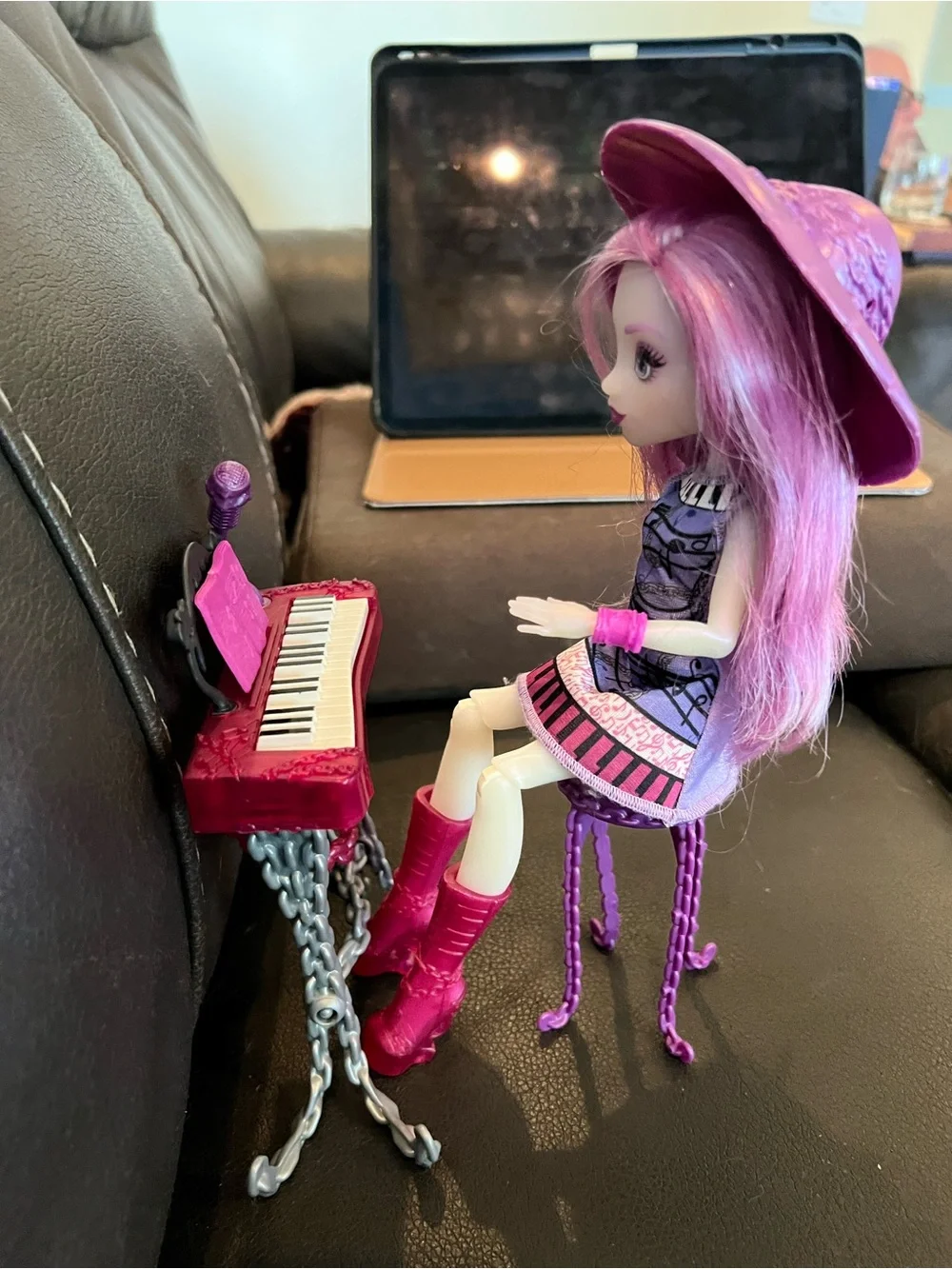 Monster High Music Class Ari Hauntington Doll & Accessory {2016}